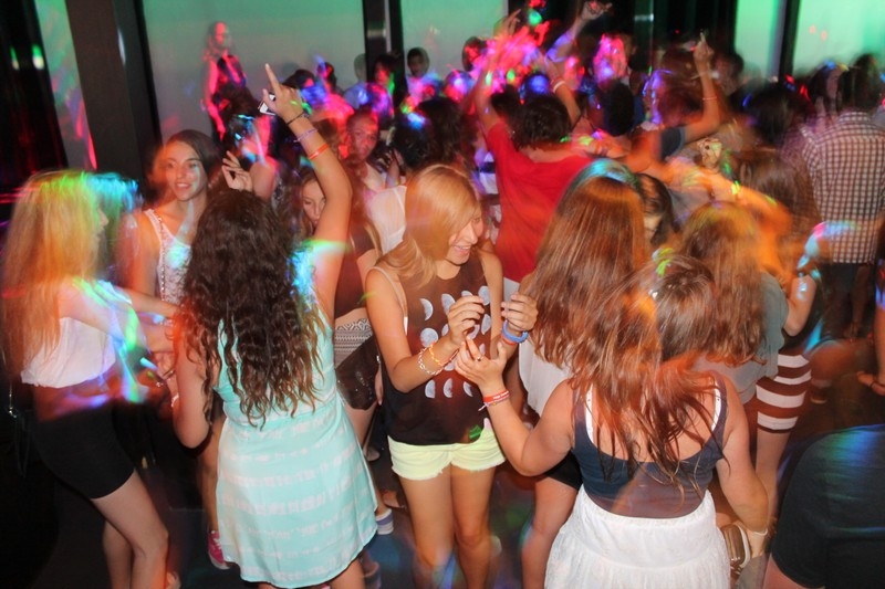 Village Camps International Summer Camp Leysin, Switzerland 2025-08-09 https://www.villagecamps.com/journals_admin/images/696-17-disco (52).jpg